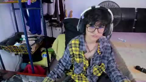 Snapshot of charlietaylorr__ chatting on June 19, 2026, 5:23 am Charlie online show from June 19, 2026, 5:23 am
