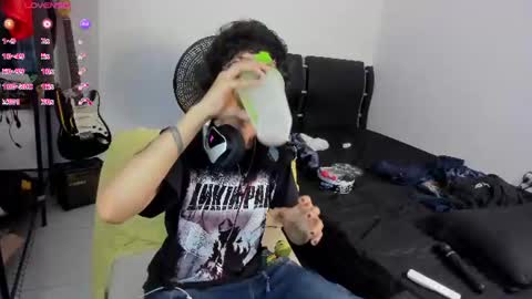 Snapshot of charlietaylorr__ chatting on July 19, 2026, 2:26 am Charlie online show from July 19, 2026, 2:26 am