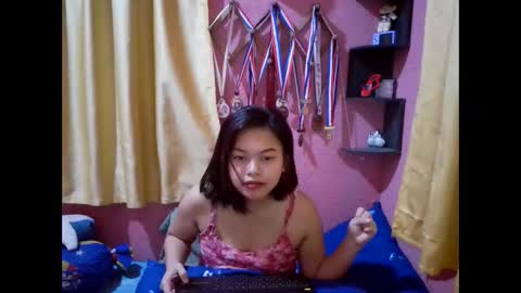 Sweetieeche online show from April 10, 2026, 6:56 pm