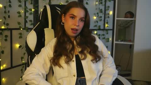 Dannie online show from October 8, 2025, 5:32 pm