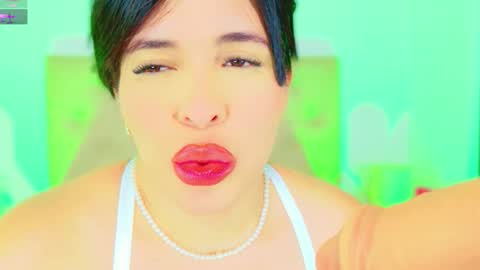 Charloott Evans online show from December 17, 2025, 2:06 am