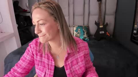 Charlot milf online show from December 2, 2025, 12:21 pm