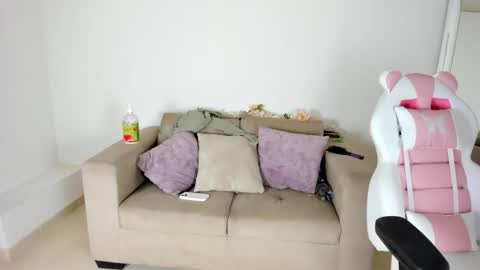 Snapshot of charlote_cowell_sub_ chatting on February 9, 2025, 10:54 pm online show from February 9, 2025, 10:54 pm