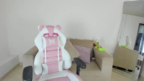 Snapshot of charlote_cowell_sub_ chatting on February 23, 2025, 9:37 pm online show from February 23, 2025, 9:37 pm