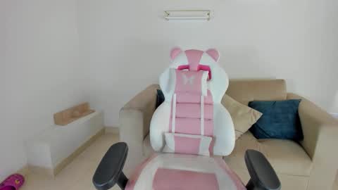 Snapshot of charlote_cowell_sub_ chatting on September 23, 2025, 4:43 pm    online show from September 23, 2025, 4:43 pm