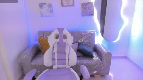 Snapshot of charlote_cowell_sub_ chatting on October 15, 2025, 7:03 pm    online show from October 15, 2025, 7:03 pm