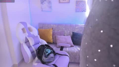 Snapshot of charlote_cowell_sub_ chatting on October 16, 2025, 2:51 pm    online show from October 16, 2025, 2:51 pm