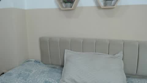 charlothe_dumont online show from April 24, 2026, 4:31 pm
