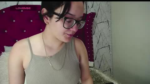 charlotte1_ls online show from December 1, 2024, 10:21 pm