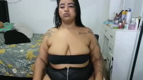 charlotte_027 online show from November 14, 2025, 5:50 am