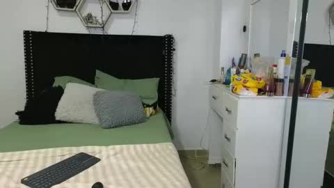 charlotte_027 online show from February 13, 2026, 3:35 am