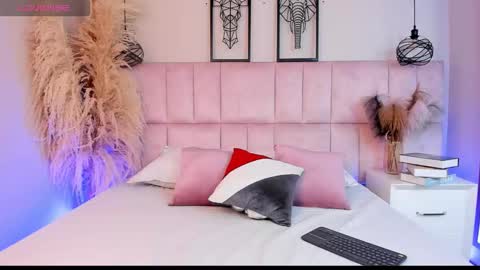 Snapshot of charlotte__hall_ chatting on December 19, 2025, 3:35 am Daniela online show from December 19, 2025, 3:35 am