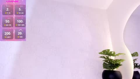 Snapshot of charlotte_chkt chatting on June 23, 2026, 10:57 am charlotte online show from June 23, 2026, 10:57 am