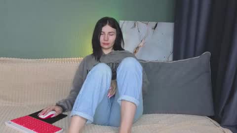 Snapshot of charlotte_daly chatting on September 25, 2025, 4:27 am Charlotte online show from September 25, 2025, 4:27 am