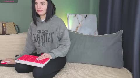 Snapshot of charlotte_daly chatting on October 3, 2025, 4:31 am Charlotte online show from October 3, 2025, 4:31 am