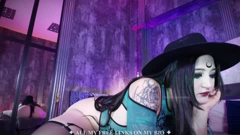 Charlotte online show from October 24, 2025, 5:09 pm