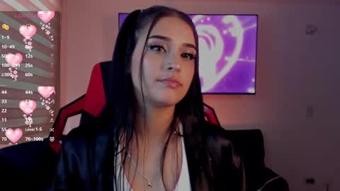 Charlotte  online show from November 10, 2025, 8:41 pm