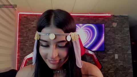 Charlotte  online show from December 18, 2025, 11:33 pm