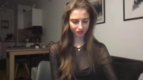 Charlotte Roche online show from November 5, 2025, 3:56 pm