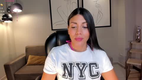 Snapshot of charlottecox_ chatting on December 5, 2024, 11:05 am Charlotte online show from December 5, 2024, 11:05 am