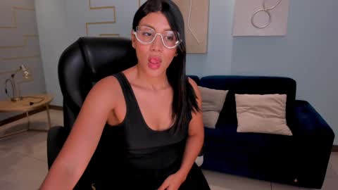 Snapshot of charlottecox_ chatting on December 21, 2024, 5:40 pm Charlotte online show from December 21, 2024, 5:40 pm