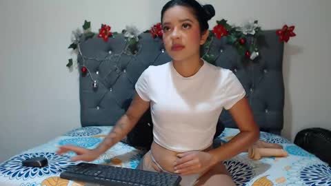 charlottee07 online show from February 1, 2025, 3:52 am