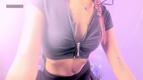 charlotteee online show from September 30, 2025, 4:06 am