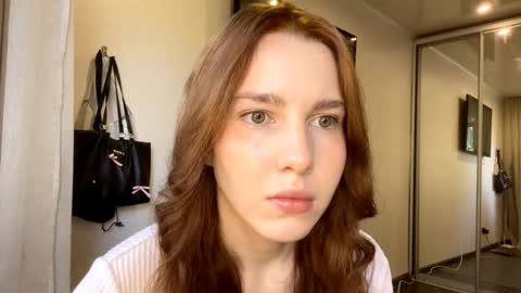 Mia online show from September 10, 2025, 4:12 am