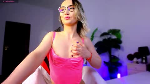 Snapshot of charming_annye chatting on February 12, 2026, 7:42 pm Annye online show from February 12, 2026, 7:42 pm