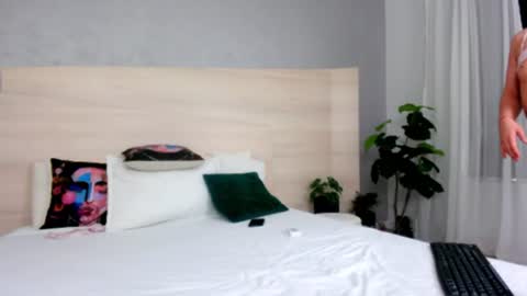 Snapshot of charming_annye chatting on August 10, 2026, 4:27 am Annye online show from August 10, 2026, 4:27 am
