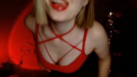Michelle  online show from December 16, 2024, 9:35 am