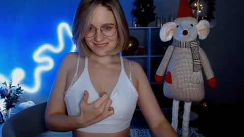 Michelle  online show from December 17, 2024, 6:35 am