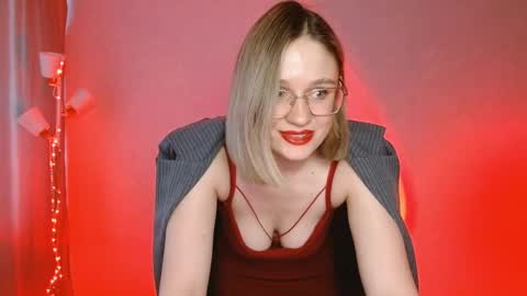Michelle  online show from February 4, 2025, 3:44 am