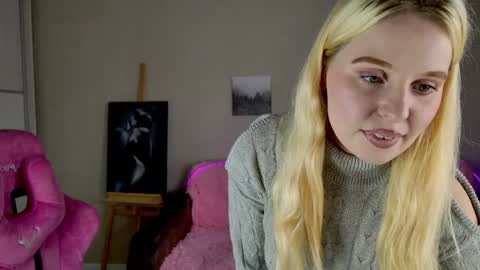 charming_cutie_ online show from September 12, 2025, 11:32 am