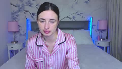 Adel online show from April 19, 2026, 6:56 am