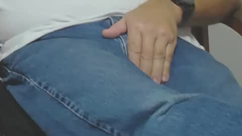 chat4b online show from October 28, 2025, 2:42 pm