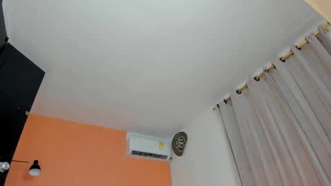 Snapshot of chaybell_ chatting on December 11, 2024, 4:28 am Chay online show from December 11, 2024, 4:28 am