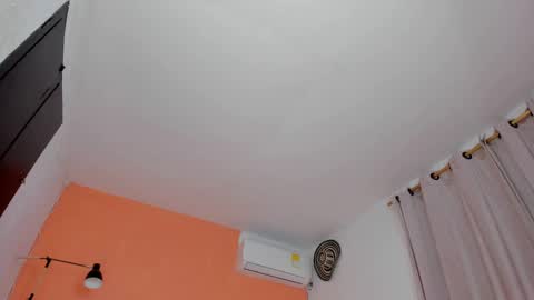 Snapshot of chaybell_ chatting on December 27, 2024, 6:24 am Chay online show from December 27, 2024, 6:24 am