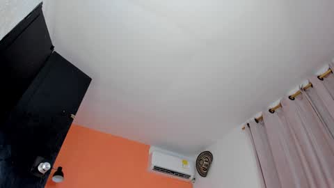 Snapshot of chaybell_ chatting on December 31, 2024, 5:33 am Chay online show from December 31, 2024, 5:33 am