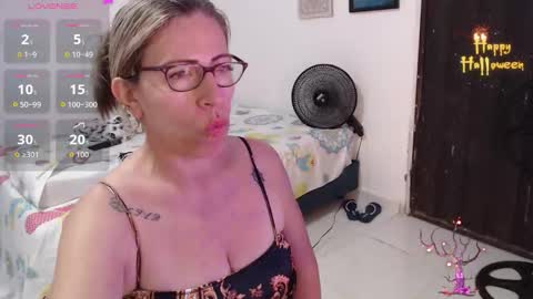 Snapshot of chayla_ruiz chatting on October 17, 2025, 11:40 pm CHAYLA VICTORIA RUIZ  online show from October 17, 2025, 11:40 pm