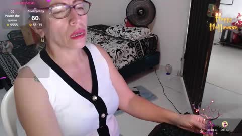 Snapshot of chayla_ruiz chatting on October 27, 2025, 8:02 pm CHAYLA VICTORIA RUIZ  online show from October 27, 2025, 8:02 pm