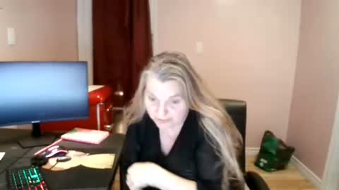 Snapshot of chealsiek chatting on October 27, 2025, 12:15 am chealsiek online show from October 27, 2025, 12:15 am