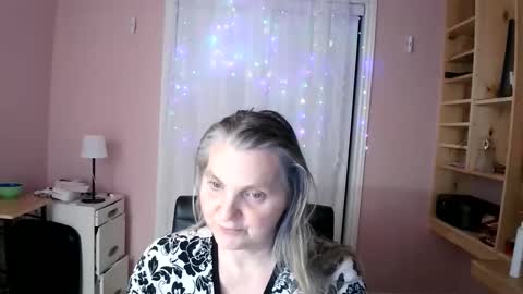 chealsiek online show from April 24, 2026, 12:35 am