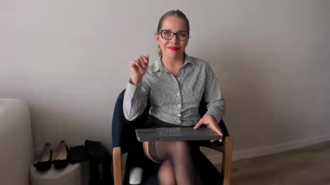 Regina Phalange online show from February 7, 2025, 9:15 pm