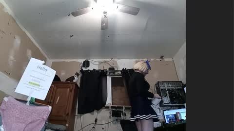cheerleader_crossdresser online show from May 8, 2026, 8:08 am