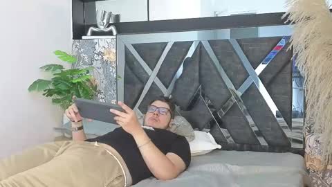   online show from January 7, 2026, 3:53 am