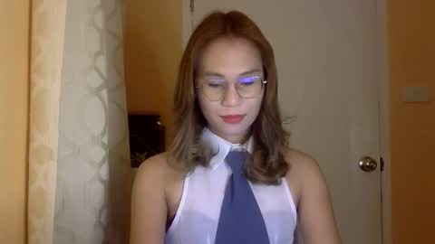 chelly4u69 online show from November 28, 2025, 4:37 am
