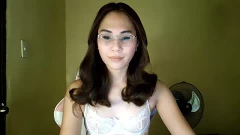 chelly4u69 online show from May 19, 2026, 1:22 am