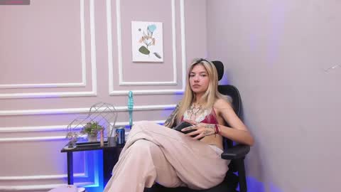 Snapshot of chelseadalea chatting on December 5, 2024, 1:25 am Chelsea  online show from December 5, 2024, 1:25 am