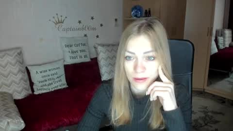 Silvia online show from September 17, 2025, 2:57 am